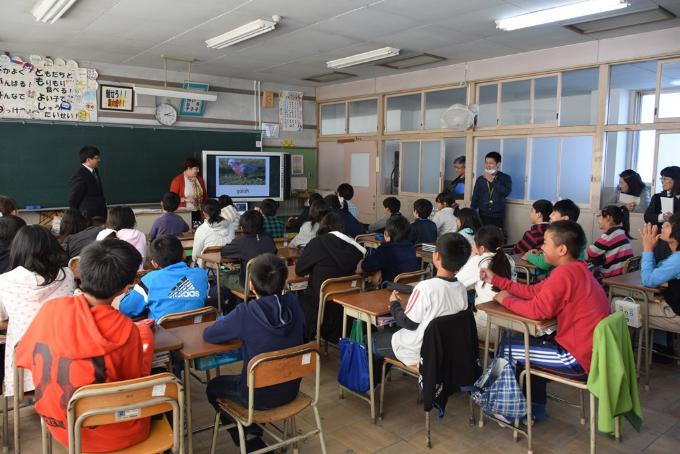 画像　神守小学校　出前授業風景