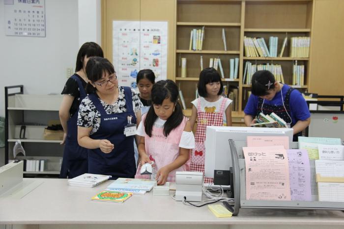 画像　一日図書館員