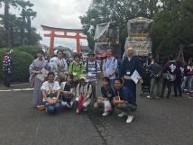 山車の前で記念撮影