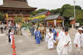 画像　神輿渡御の行列