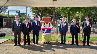 藤のトンネル着工記念植樹